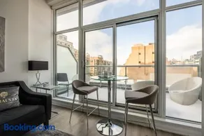Gorgeous 1 Bedroom Apt with Balcony in Yorkville - Image 2
