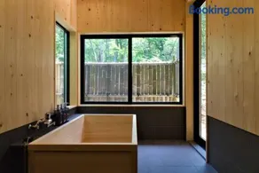 Noto cottage Hinoki no ie - Onsen in a cypress bathtub - Image 1