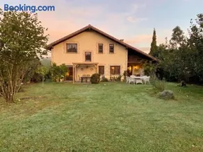 Villa espaciosa con gran jardín, chimenea, barbacoa y amplio parking - Image 1