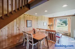 Lakeview Meadow Retreat - Image 3