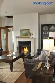 Cozy & Remote Hideaway Gintys Cottage - Image 1