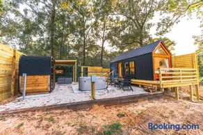 Nordic Couples Cabin W Hot Tub, Sauna, Grill - Image 1