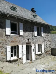 Maison typique auvergnate - Image 1