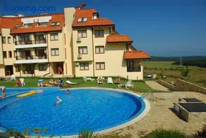 Oasis Beach Apartments Kamchia - Image 4
