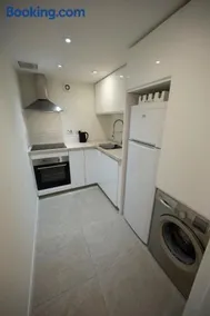 Bright and central 2 bedroom flat in Gibraltar - Image 2