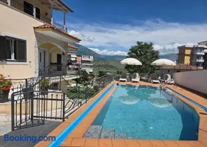 Family Vacation Home - Image 1