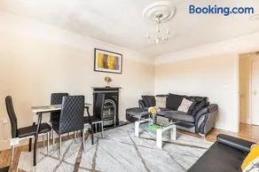 CONEN Chafford Apartment - Image 3