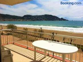 Apartamento En Primera Linea De Mar, Roses AV-06 - Image 1