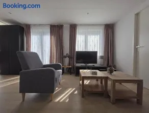 Robin's oak lodge - Image 1