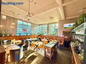 The Lion Hotel - Image 2