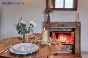 Cottage Au Coin du Feu - Image 1