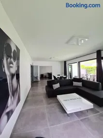 The White Villa - Image 4