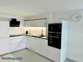 Appartement avec barbecue et terrasse | Vue lac | Parfait pour le travail à distance - Image 1