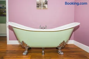 Maple Cottage with Hot Tub - Image 4