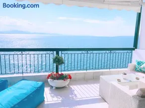 Colours Seaview Apartment - Image 1