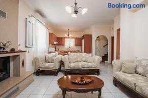 Villa Rosa 3 Bedroom with Sea View - Image 2