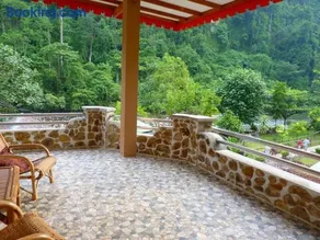 Riverside Guesthouse and Treks - Image 4