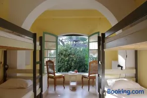 Cassis Hostel - Image 4