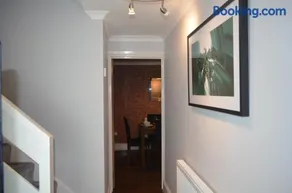 Mundy House - Image 4