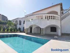 Casa Espaciosa con Gran Terraza y Piscina Privada en Zona Tranquila de L'Escala - HISP-7-4 - Image 2