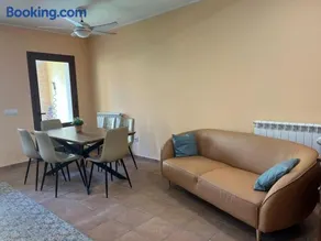 Chalet de Aranda - Elegante Casa para 7 con jardín privado, AC y WiFi - Image 4