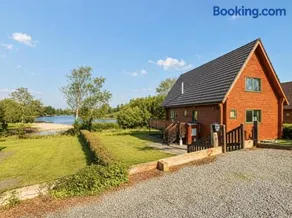 Luxury Waterfront Retreat I Private Hot Tub & Sauna I Lake View - Image 2