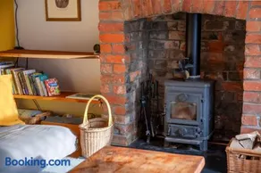 Cosy Cottage nr The Cotswolds Private Parking - Image 2