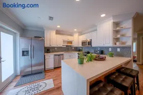 House Genesis - Image 5