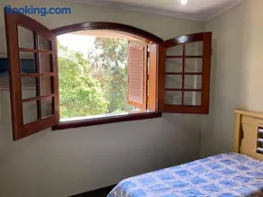 Casa grande, ampla, com 4 quartos e estacionamento - Image 3
