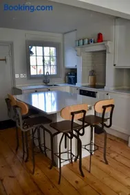 Timeless high street hideaway - Image 4