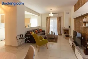 V Luxury Apartment 4 - Image 2