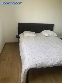 chambre avec clim et télé chez l habitante - Image 1