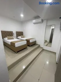 HS-T Habitacion Triple con wifi, piscina y aire acondicionado - Image 3