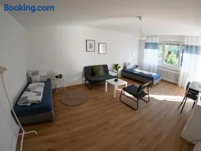 Moderne Zimmer in zentraler Lage bei Stay Time - Image 3