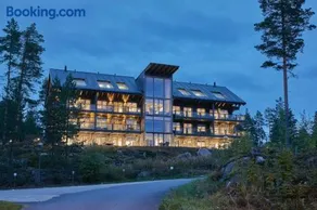 Naava Chalet 303 Loft - Kaksikerroksinen lasiseinähuoneisto järvinäköalalla - Image 1