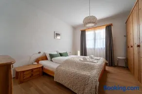 Light Alpine Apartment with View Heart of Flims - Image 1