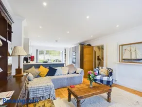 Queens Mews a contemporary beach side holiday home for 6 - Image 4