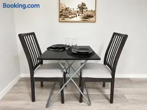 Stylish furnished 2bedroom suite near YYC Airport - Image 2