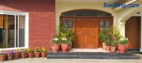 Hotel Gulberg Grand - Image 2