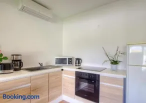 Appartement tranquille en bas de villa - Image 2