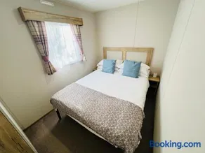 3 Bedroom Caravan CW132, Whitecliff Bay, Bembridge, Isle of Wight - Image 2