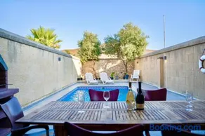 4 Bedroom Holiday Farmhouse with Private Pool - Image 1