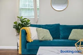 Tranquil 2bd Oasis 10 Min to Airport & Downtown - Image 2