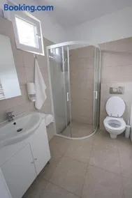 Casa Elis Piscina, Jacuzzy , Sauna, Ciubar - Image 3