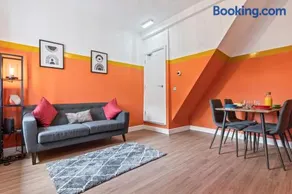 4 Bedroom, 2 Bath in NewCastle Town Centre - Image 2