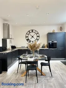 1 Bedroom Flat By Ankers Short Term Rental Agency Matlock Bath Near Matlock Shops & Park - Image 2