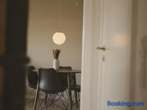 Cozy apartment with garden and free parking - Image 3