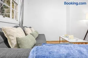 2 Bedroom House Darling Harbour Good for 6 Guests - Image 5