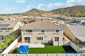 Entire Private Home with 5 Bedrooms 3 Bathrooms, 3000 sqft, Gated Yard, Garage, Nice View, Available Now - Image 4