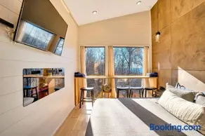 The Lumber Jack Pine Treehouse at Treetop Escapes - Image 1